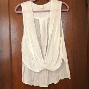 White short sleeve top